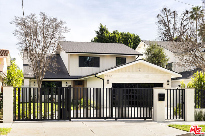 Property Photo:  5032 Bluebell Ave  CA 91607 