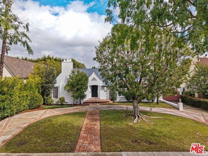 Property Photo:  512 N Elm Dr  CA 90210 