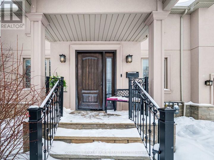 Photo de la propriété: 17 Lockheed Boulevard ON M9P 2H5