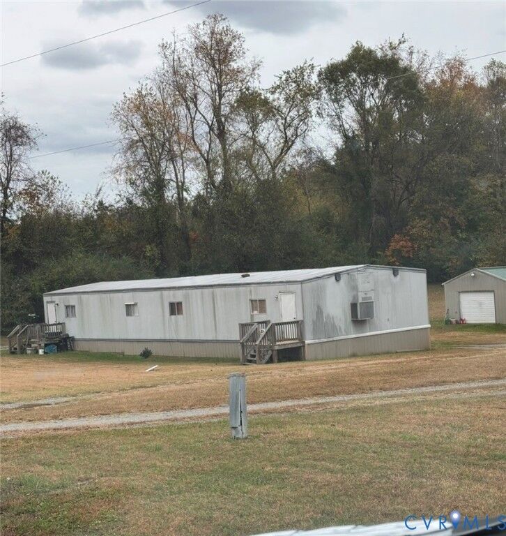 Property Photo: 37 Ca Ira Lane VA 23040