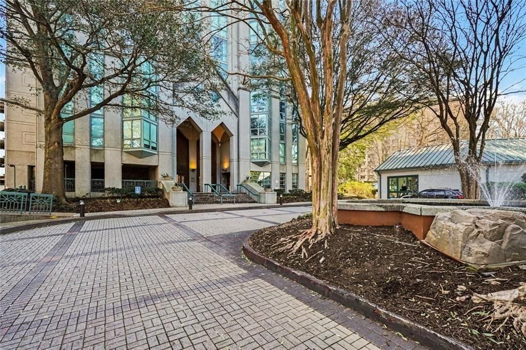 Property Photo:  2870 Pharr Court NW 1806  GA 30305 