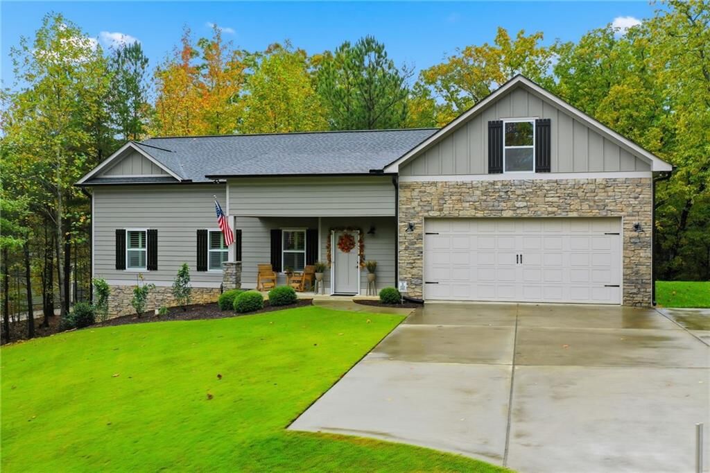 Property Photo:  221 Windsor Way  GA 30143 