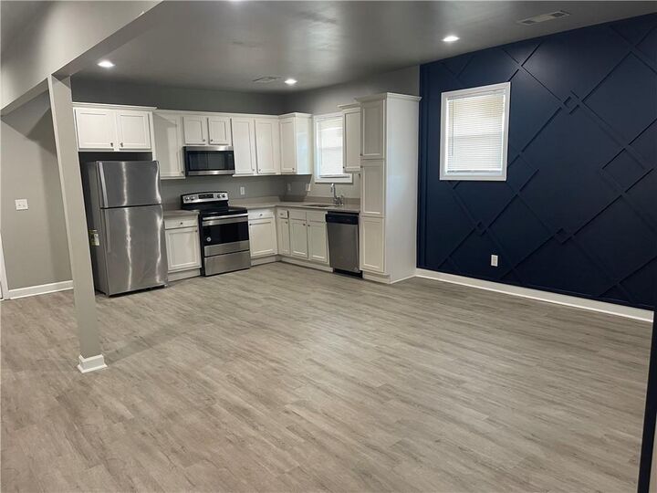 Property Photo:  1155 Lucile Avenue SW 1  GA 30310 