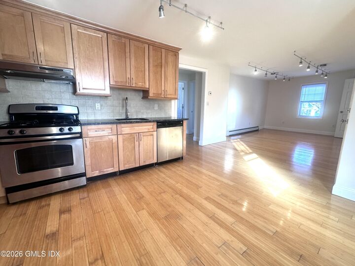 Property Photo:  11 Le Grande Avenue 3  CT 06830 