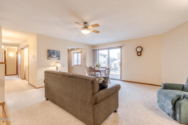 Property Photo:  2630 Gateway Avenue 204  ND 58503 