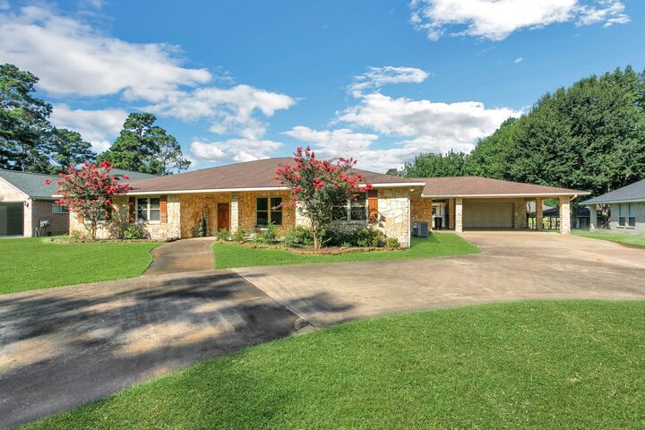Property Photo:  26 Westpoint Drive  TX 75862 