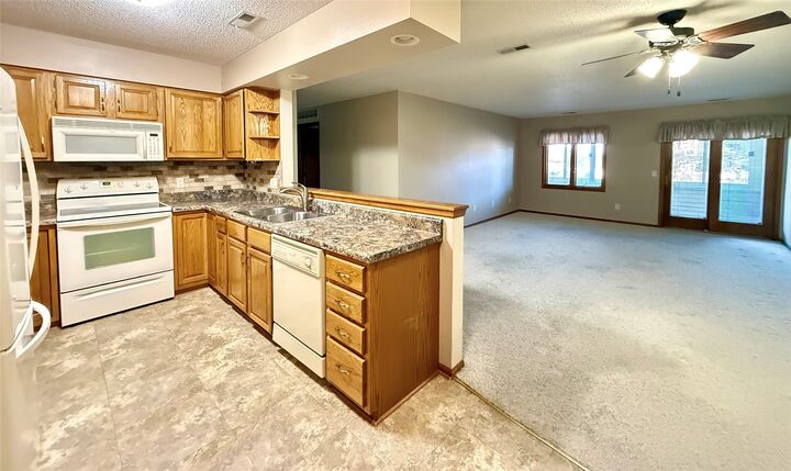 Property Photo:  409 SE Delaware Avenue 202  IA 50021 