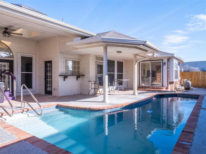 Property Photo:  611 NW Waterford Drive  OK 73505 