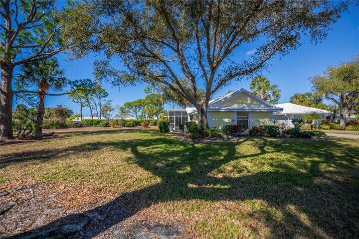 Property Photo: 711 Brightside Crescent Drive FL 34293