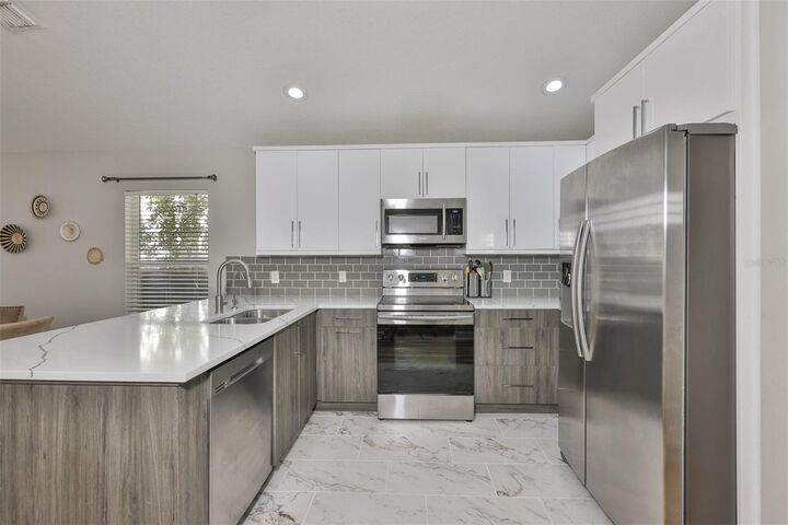Property Photo: 2331 W Chestnut Street FL 33607