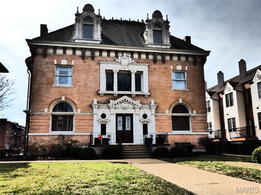 Property Photo:  4512 West Pine Boulevard  MO 63108 