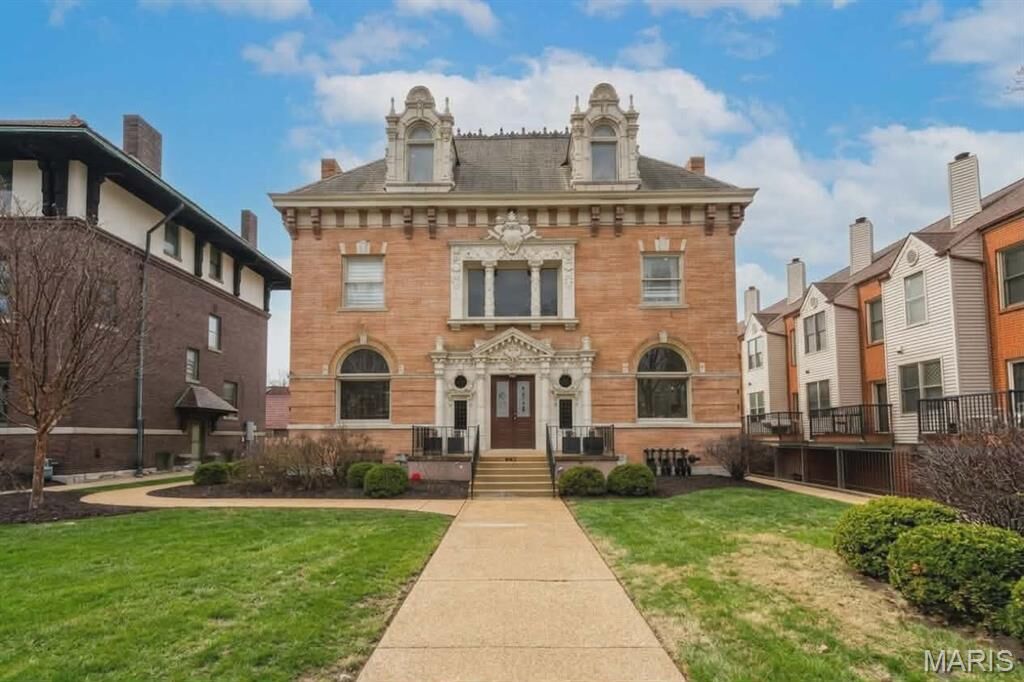 Property Photo:  4512 West Pine Boulevard  MO 63108 