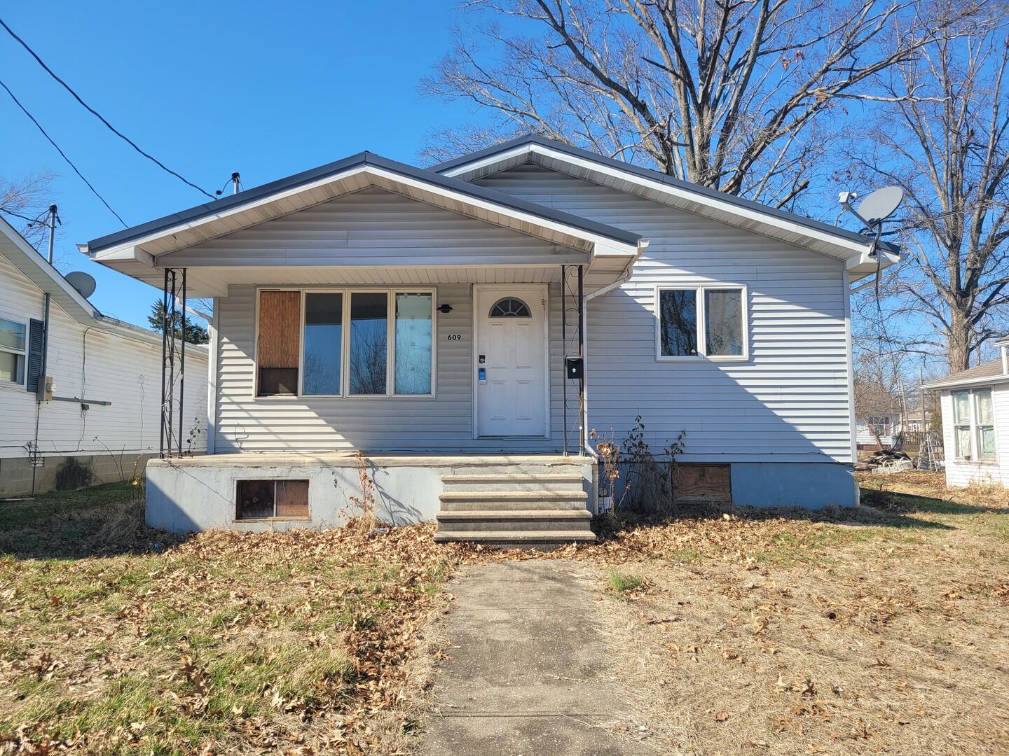 Property Photo: 609 S Ledford Street IL 62946