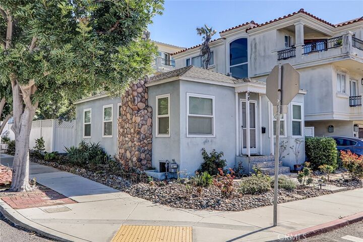Property Photo:  98 Highland Avenue  CA 90266 