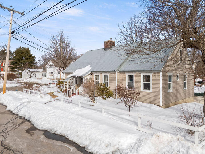 Property Photo:  27 Grove Street  ME 04083 