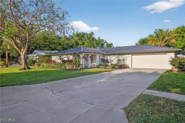 Property Photo:  5336 Chippendale Circle W  FL 33919 