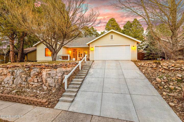 Property Photo: 1017 W Lil Ben Trail AZ 86005