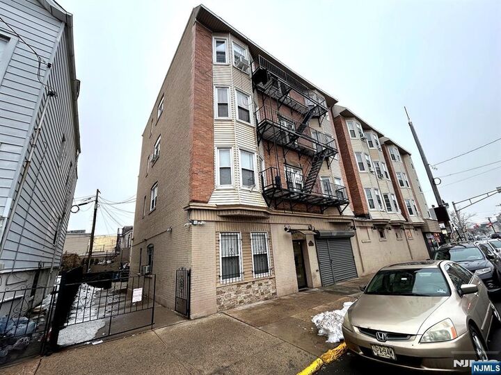 Property Photo:  239 Harrison Avenue 1  NJ 07029 