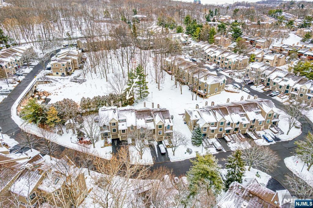 Property Photo:  44 Mill Pond Road  NJ 07424 