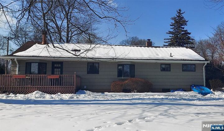 Property Photo:  412 Flaker Drive  NJ 07481 