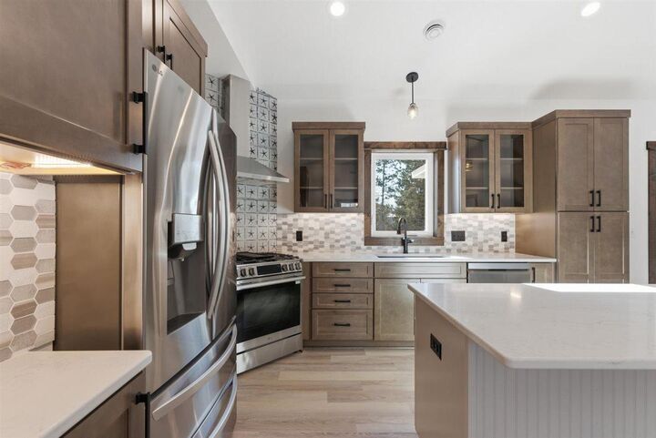 Property Photo:  1422 Creekwood Drive  WI 54017 