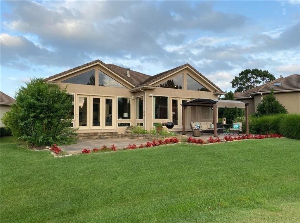 Property Photo: 17 W Augusta Court AR 72758