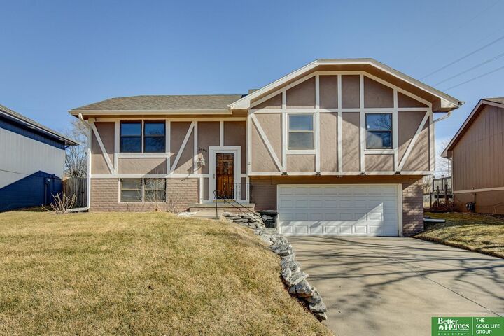 Property Photo:  2405 N 112 Street  NE 68164 