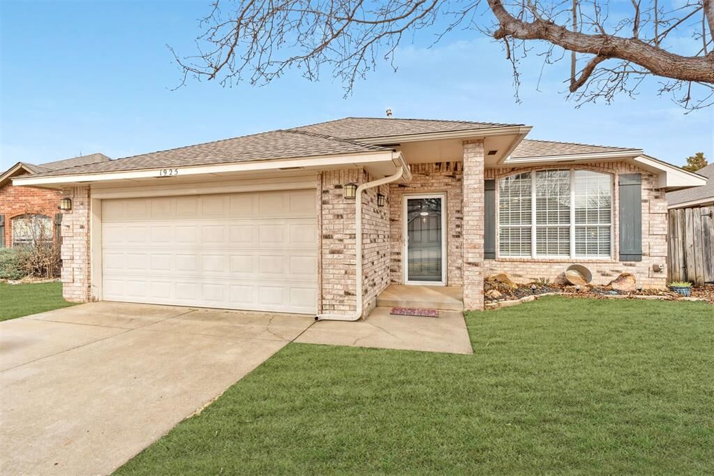 Property Photo:  1925 Olde School Road  OK 73012 