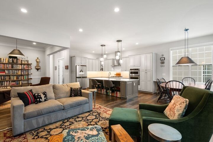 Property Photo: 124 Glen Ellen Blvd 124 MA 02054