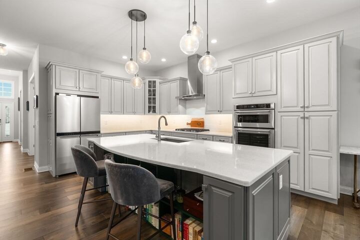 Property Photo:  124 Glen Ellen Blvd 124  MA 02054 