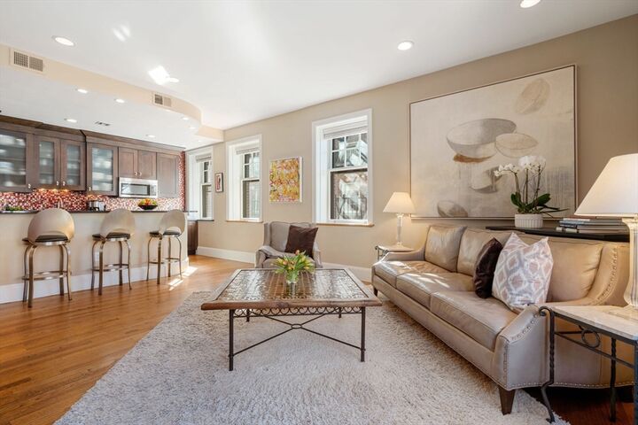 Property Photo:  82 Chestnut Street 30  MA 02108 