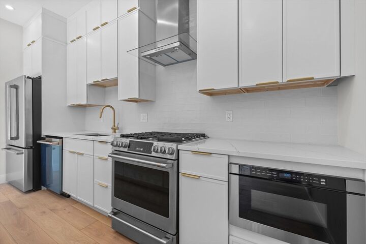 Property Photo:  747 Cambridge St 2  MA 02141 