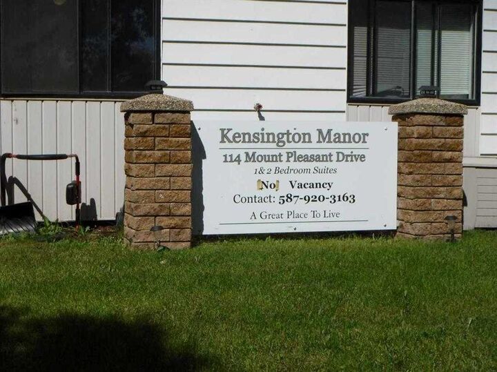 Property Photo:  114 Mount Pleasant Drive 206  AB T4V 2M7 