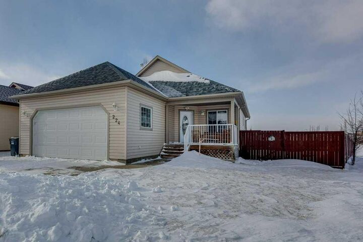 Property Photo:  224 Iverson Close  AB T4R 3M7 
