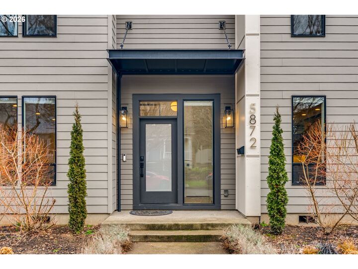 Property Photo:  5872 SE 15th Ave  OR 97202 