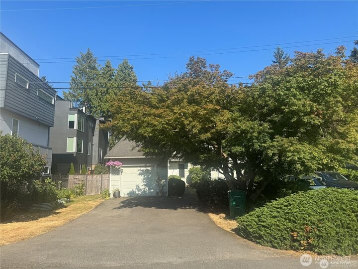 Property Photo:  11752  Burke Avenue N  WA 98133 