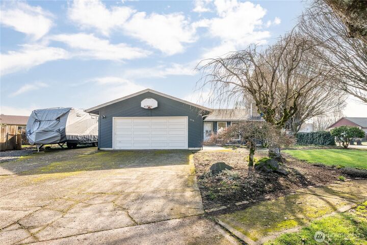 Property Photo: 4014 Rosewood Street WA 98632