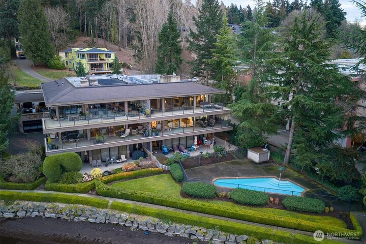 Property Photo:  4437  Lake Washington Boulevard NE 302  WA 98033 
