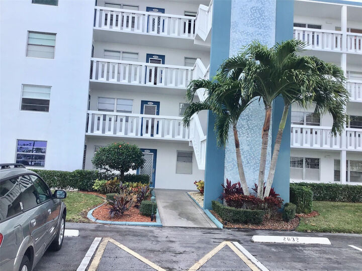 Property Photo:  2035 Exeter B 2035  FL 33434 