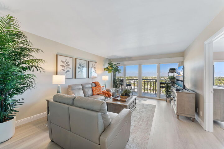 Property Photo:  2611 N Riverside Drive 1002  FL 33062 