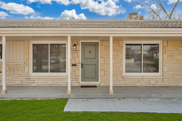 Property Photo: 537 N Oakwood Dr KS 67208