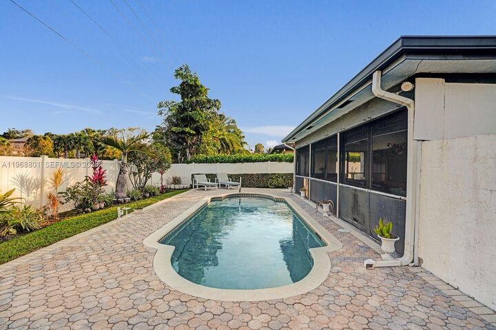 Property Photo:  8084 Buttonwood Cir  FL 33321 