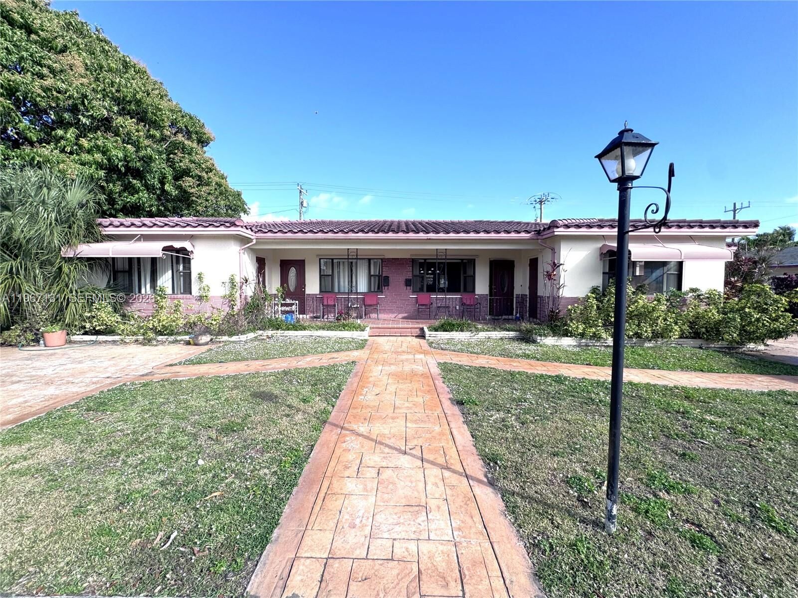 Property Photo:  29-33 SE 4th St  FL 33004 