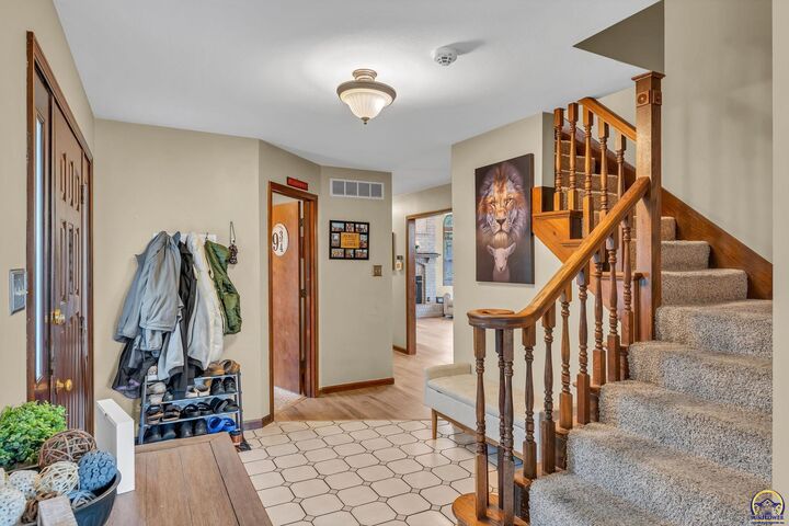 Property Photo:  920 SE 43rd St  KS 66609 