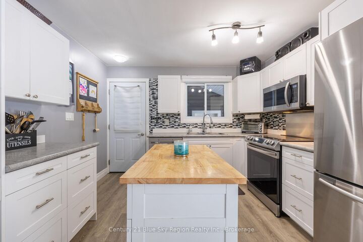 Property Photo:  1357 Corbeil Road  ON P0H 1K0 