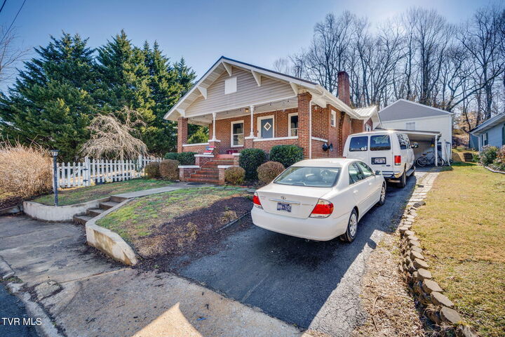 Property Photo: 605 Franklin Street TN 37604