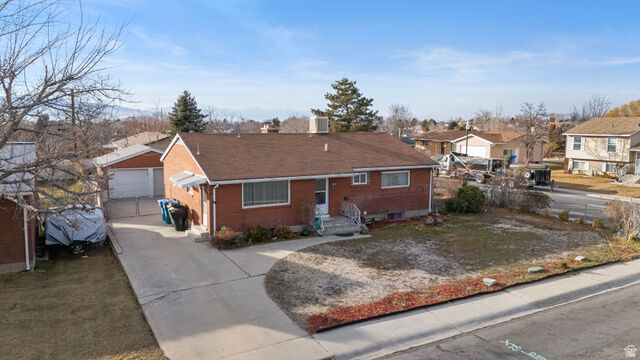 Property Photo: 912 S 100 E UT 84058