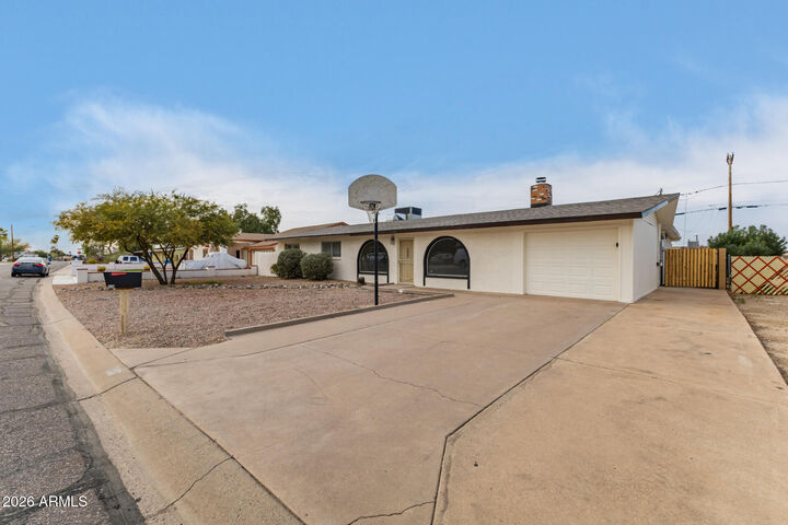 Property Photo:  328 E Monte Way  AZ 85042 