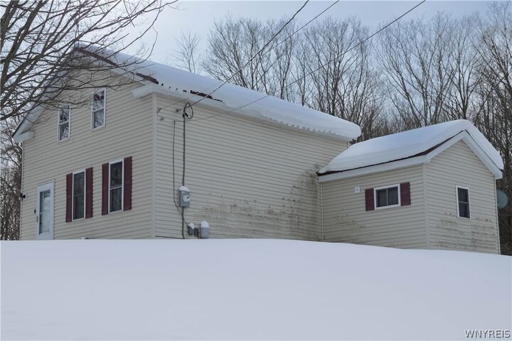 Property Photo:  11421 Hanover Road  NY 14062 