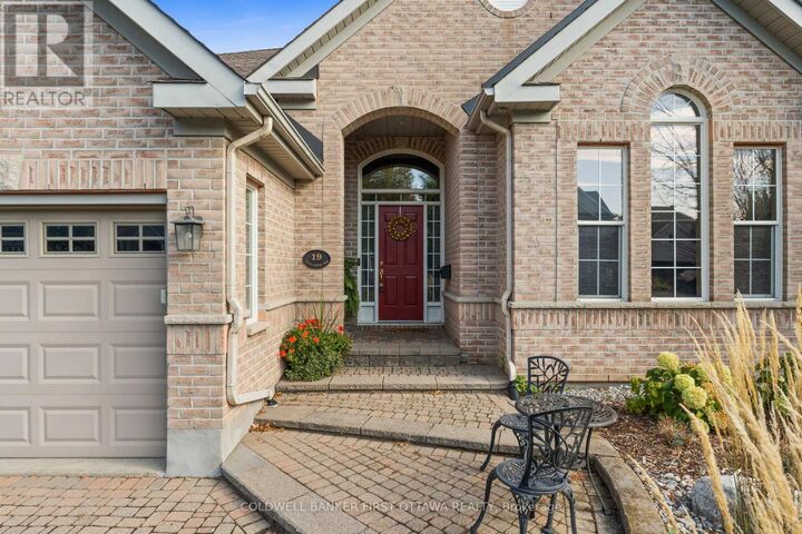 Property Photo:  19 Fencerow Way  ON K2J 4X8 
